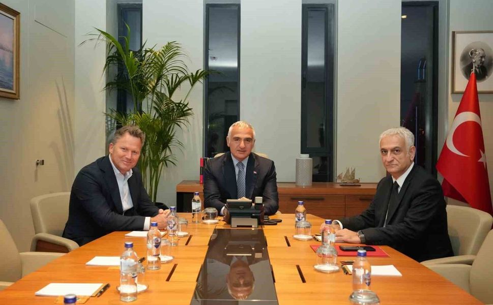 Bakan Ersoy, Avrupa tur operatörleriyle bir araya geldi