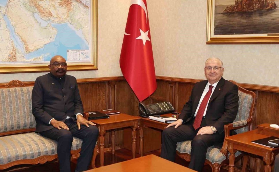 Bakan Güler, Zambiyalı mevkidaşı Lufuma ile bir araya geldi