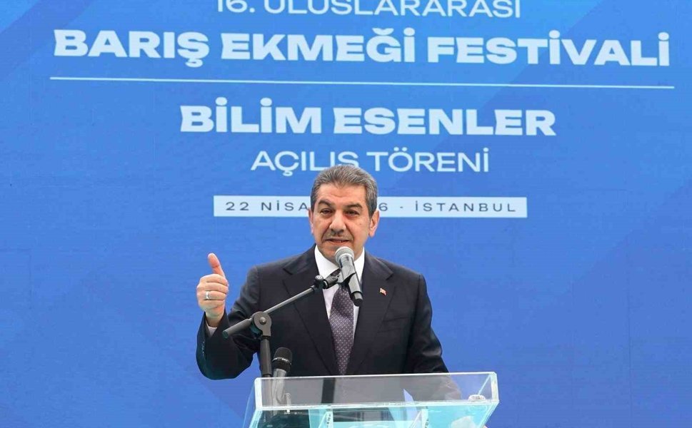 Bakan Kacır'dan Esenler'e müjde: 'İlçeye muhteşem bir teknopark kazandırıyoruz'