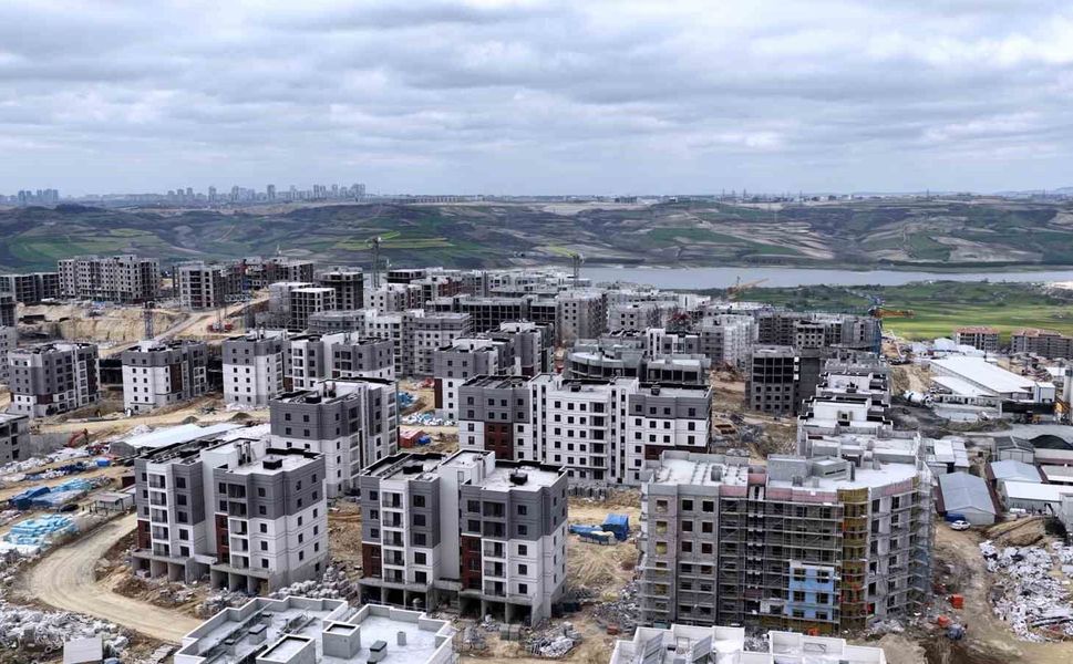 Bakan Kurum, Sazlıbosna'daki 'İlk Evim' Projesi' konutlarını paylaştı