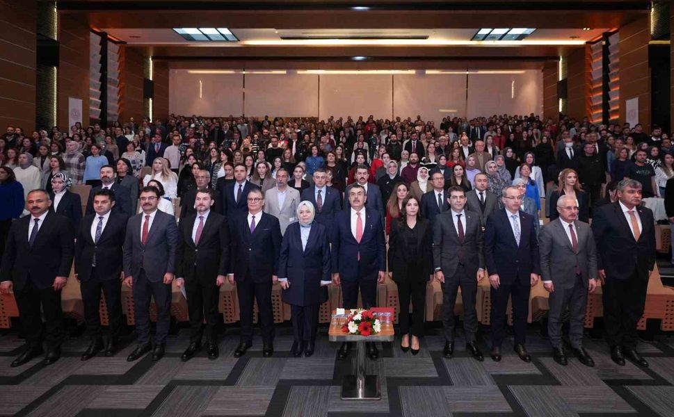 Bakan Tekin: 'Bizim eğitim felsefemizde hiçbir öğrencimizi sistemin dışında, ilginin uzağında bırakmak yok'