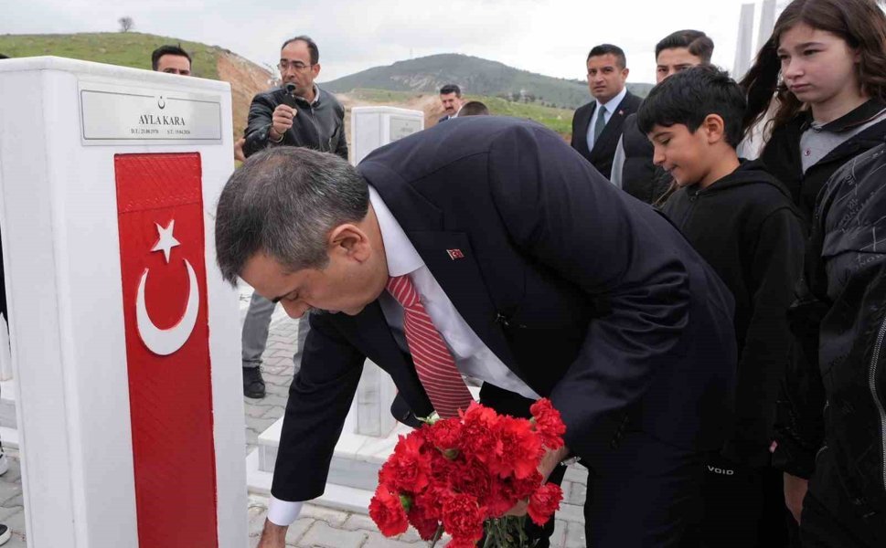 Bakan Tekin: 'İçişleri Bakanlığımız, bütün okullarımızda çocuklarımızın güvenli bir biçimde eğitimlerine devam etmesi için çalışmalarını devam ettiriyor'
