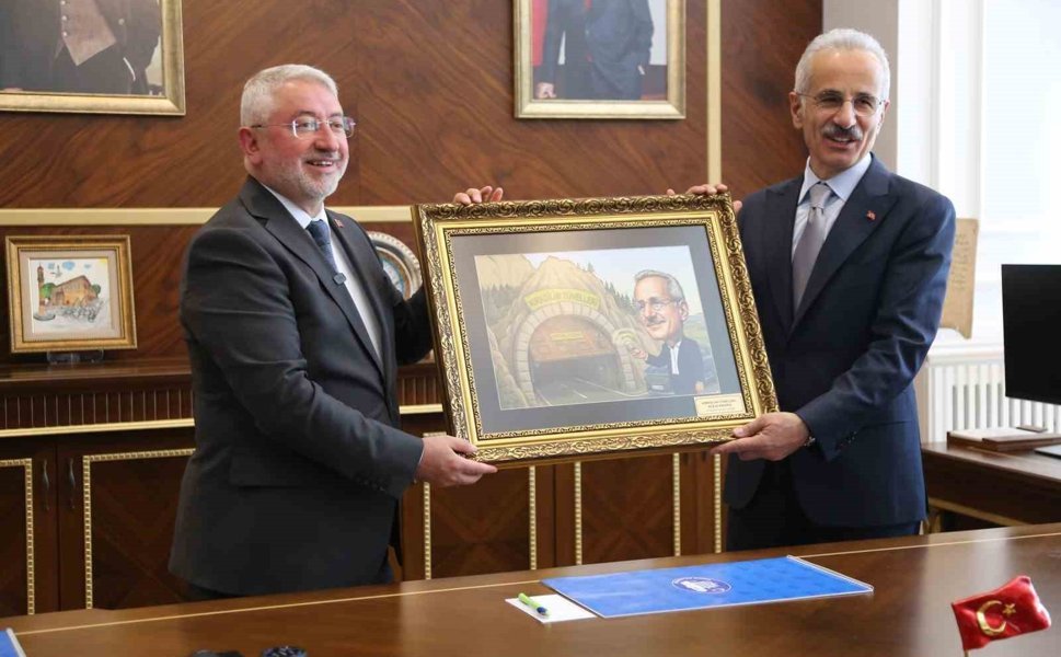 Bakan Uraloğlu, Çorum'da ziyaretlerde bulundu