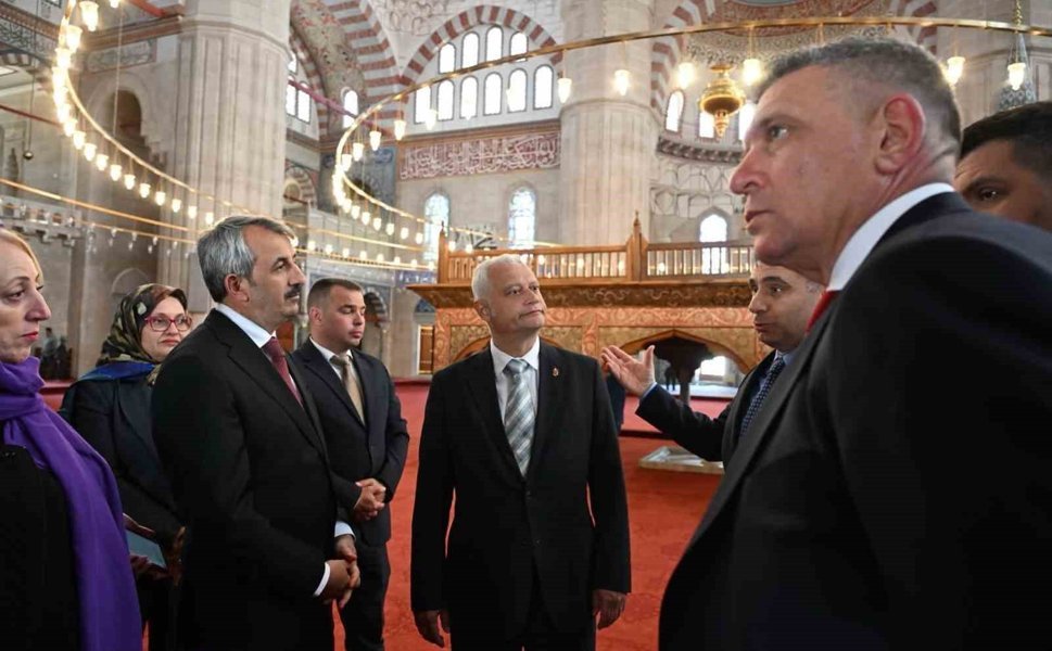 Bulgaristan İçişleri Bakanı Emil Dachev Selimiye Camii'ne hayran kaldı