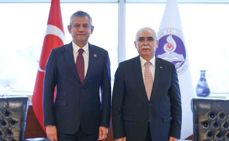 CHP Genel Başkanı Özel: 'Anayasa Mahkemesi, Türkiye'de herkesin, her türlü tartışmadan uzak tutması gereken bir mahkeme'