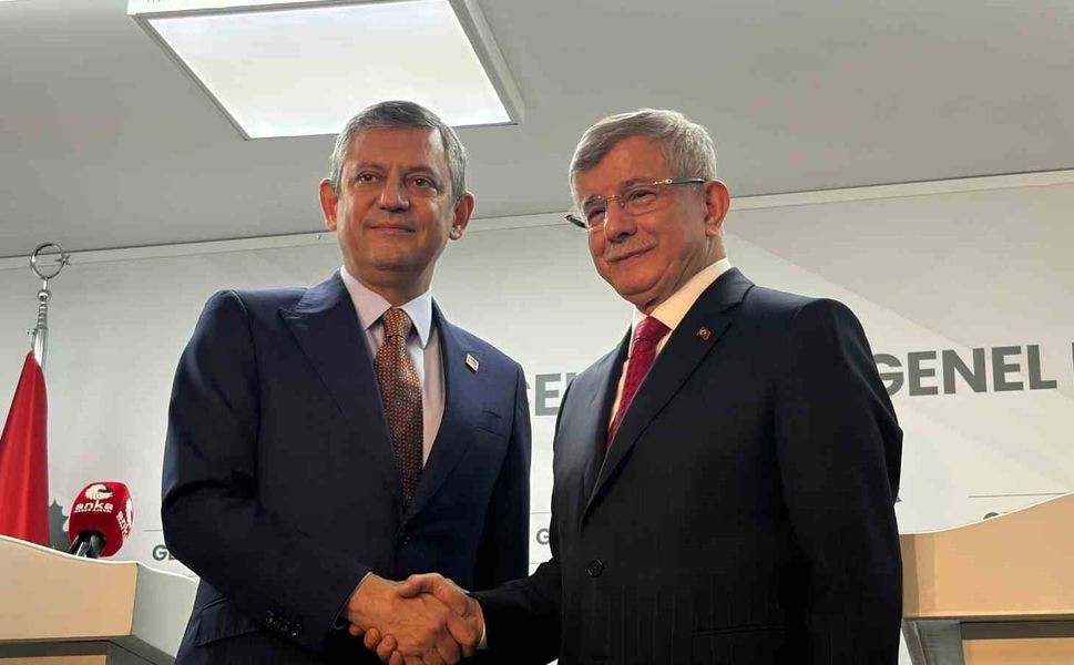 CHP Genel Başkanı Özel: 'Türkiye'de Davutoğlu'nun Başbakanlığı döneminde çok kritik bir süreç yaşandı'