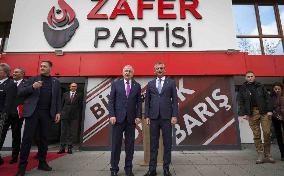 CHP Genel Başkanı Özel'den Zafer Partisi Genel Başkanı Özdağ'a ziyaret