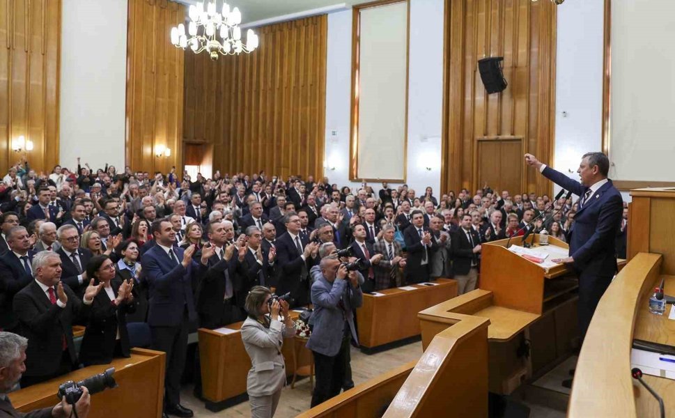 CHP lideri Özel: 'Parlamenter sistemde güvenoyundan kaçanların şimdi de bir özgüven eksikliği ile seçimden kaçtığını görmekteyiz'