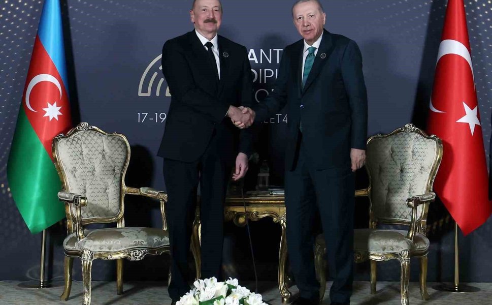 Cumhurbaşkanı Erdoğan, Azerbaycan Cumhurbaşkanı Aliyev ile bir araya geldi