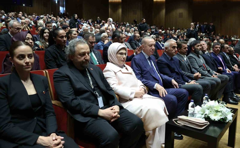 Cumhurbaşkanı Erdoğan İstanbul'da film galasına katıldı