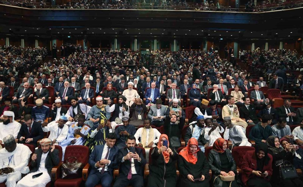 Cumhurbaşkanı Erdoğan: 'Müslümanlar olarak zorlu ve sancılı bir dönemden geçiyoruz'