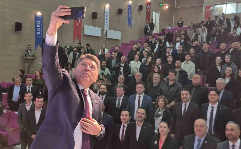 Eski Adalet Bakanı Yılmaz Tunç'tan yargı eleştirilerine tepki