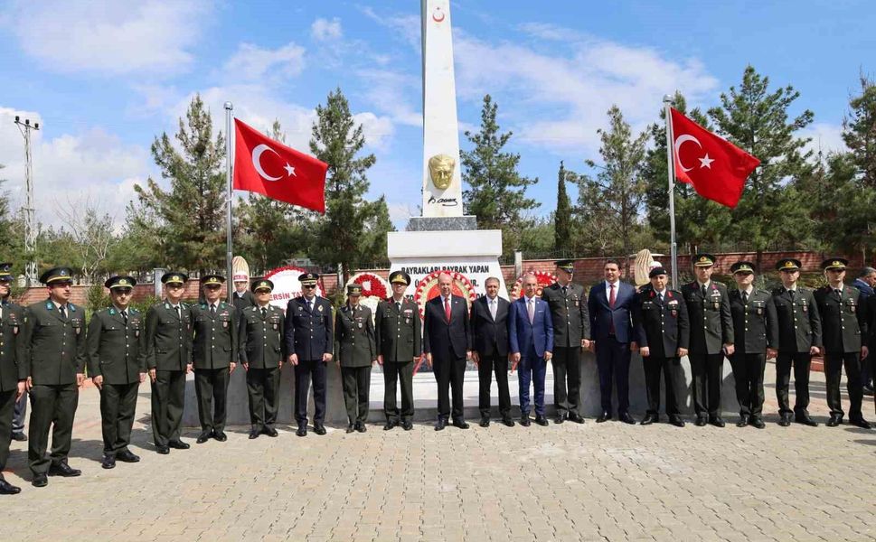 Eski KKTC Cumhurbaşkanı Tatar, Şanlıurfa'nın kurtuluşunun 106. yıl dönümü törenine katıldı