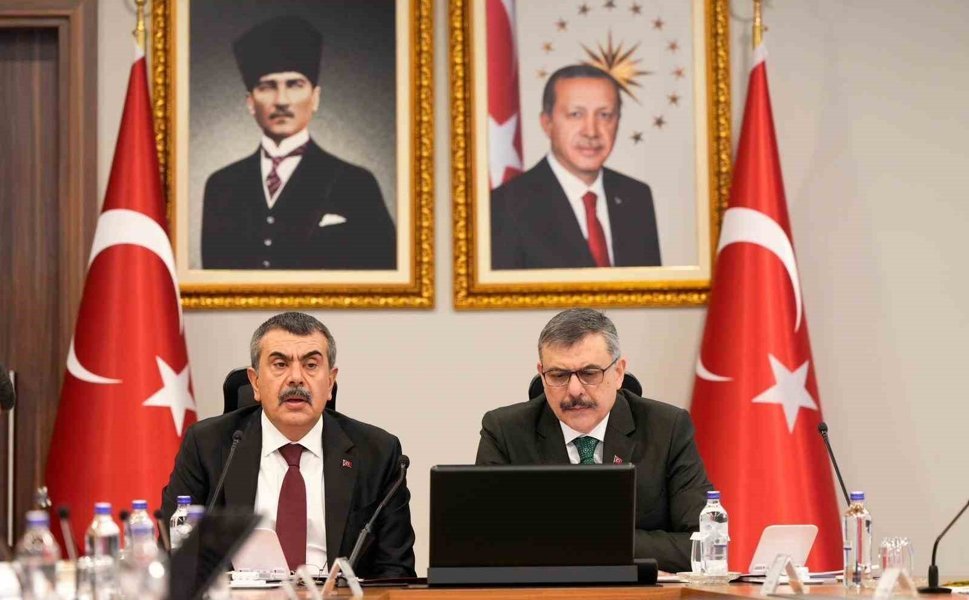 İki bakandan 81 il valisi ve il milli eğitim müdürü ile toplantı