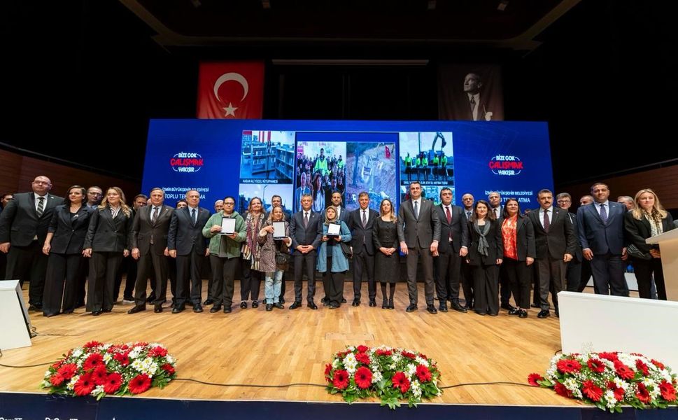 İzmir'de tarihi gün; Büyükşehir'den toplu açılış ve temel atma töreni