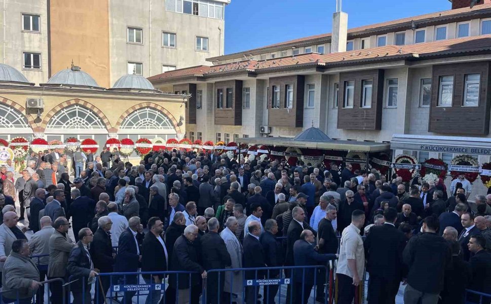 Küçükçekmece Belediye Başkanı Çebi'nin kardeşi Ömer Çebi son yolculuğuna uğurlandı