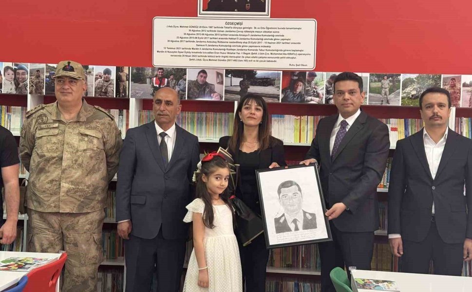 Silah arkadaşları Şehit Astsubay Mehmet Gündüz'ün adını kütüphanede yaşatıyor