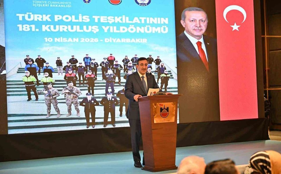 Yılmaz: ''Attığımız her adımda, yürüttüğümüz her çalışmada aziz şehitlerimizin hatırasına ve gazilerimizin fedakarlığına daima sahip çıkıyoruz''