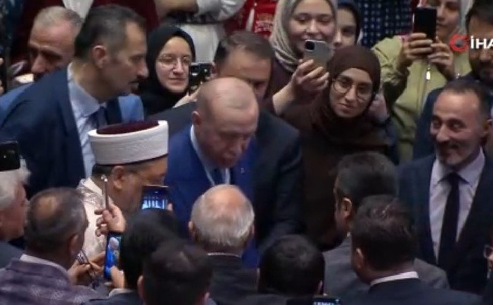 Cumhurbaşkanı Erdoğan: "Müslümanlar olarak zorlu ve sancılı bir dönemden geçiyoruz"