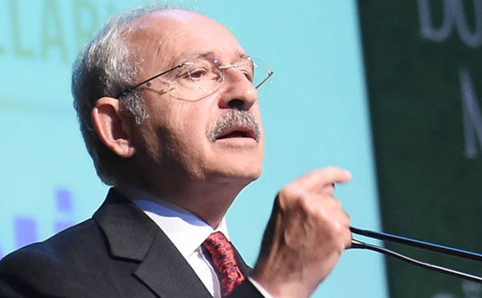 CHP'de Bayram Günü Çifte Program: Kılıçdaroğlu ve Özel Ayrı Noktalarda Partililere Seslendi