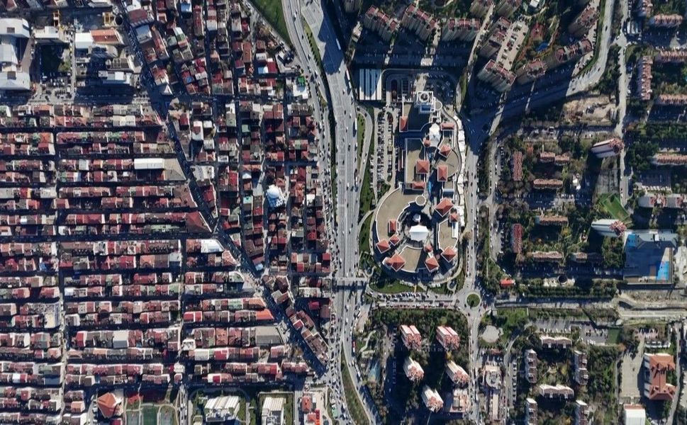 Modern Siteler ve Eski Mahalleler Aynı Karede
