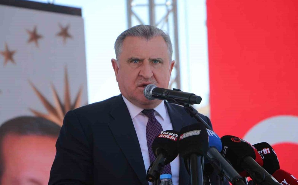 Bakan Bak: 'Yüzme Bilmeyen Kalmasın projesi çerçevesinde bu zamana kadar yaklaşık 12 milyon insanımıza yüzme öğrettik'