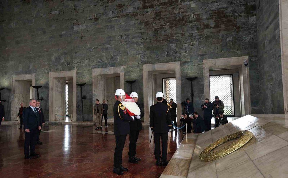 Bakan Bak'tan Anıtkabir'e ziyaret