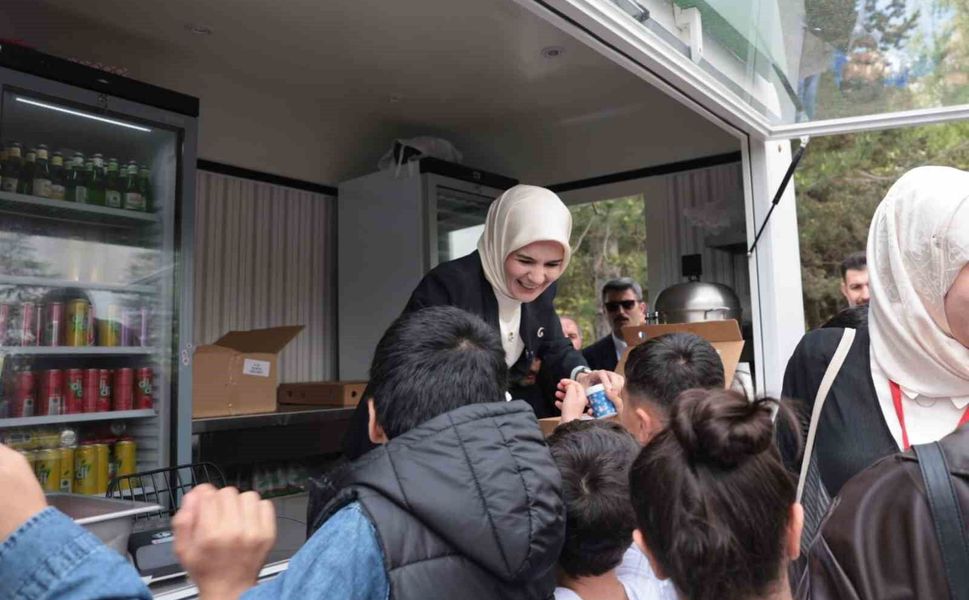 Bakan Göktaş, devlet himayesindeki başarılı sporcu gençlerle buluştu