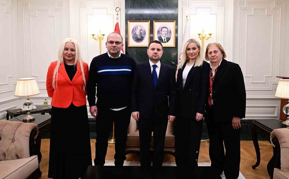 Bakan Gürlek, Çağla Tuğaltay'ın ailesiyle bir araya geldi