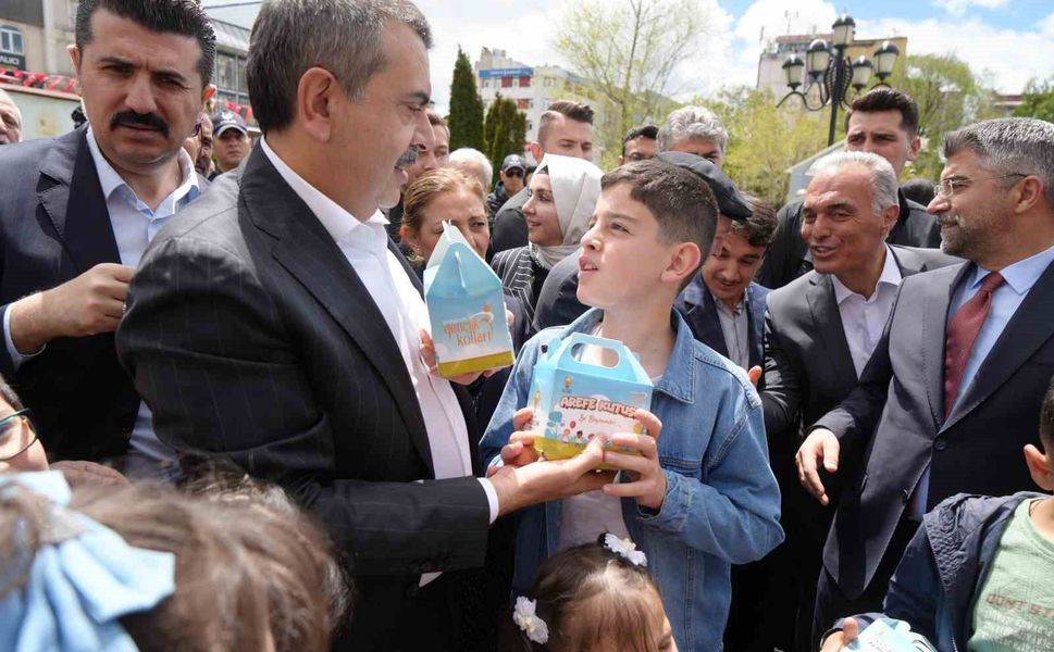 Bakan Tekin: '(CHP'deki olaylar) Bu olayın arkasında başka bir şaibe aramaya gerek yok, yeterince şaibe zaten orada var'
