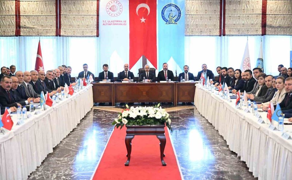 Bakan Uraloğlu: 'Etimesgut Havalimanı'nda yenileme ve genişletme çalışmalarımız büyük bir hızla devam ediyor'