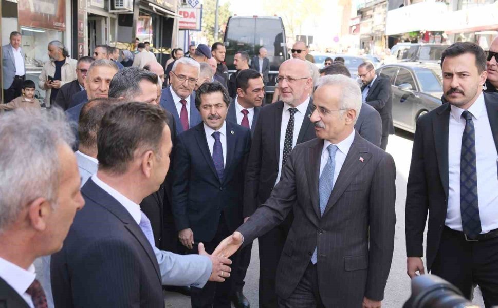 Bakan Uraloğlu: 'Hızlı trenle Karaman'dan sadece Konya'ya, İstanbul'a, Ankara'ya değil Akdeniz'e de ulaşmış olacağız'