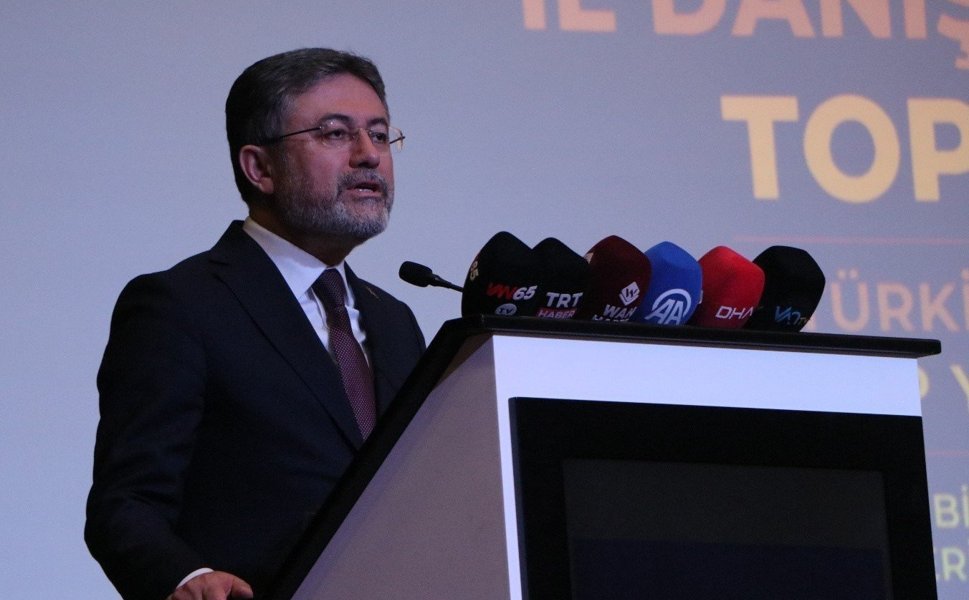 Bakan Yumaklı: 'Soykırıma 'dur' diyen tek lider Erdoğan'dır'