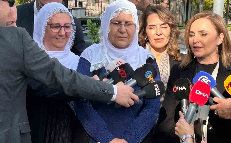 'Barış Anneleri' heyeti Adalet Bakanlığına Öcalan'la görüşmek için dilekçe sundu