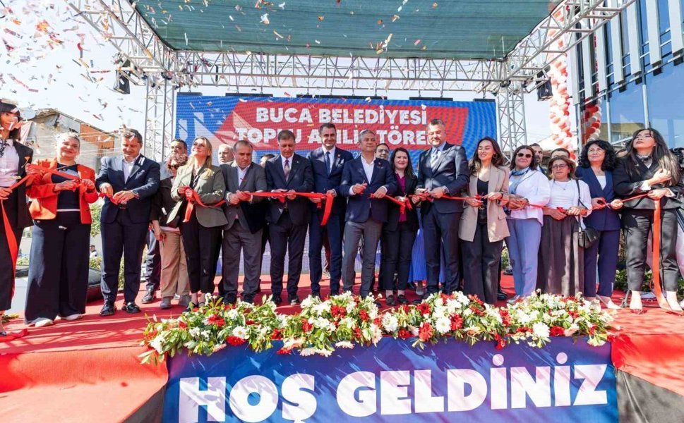 CHP Genel Başkanı Özel, Buca'da eğitim ve spor merkezlerinin açılışını yaptı