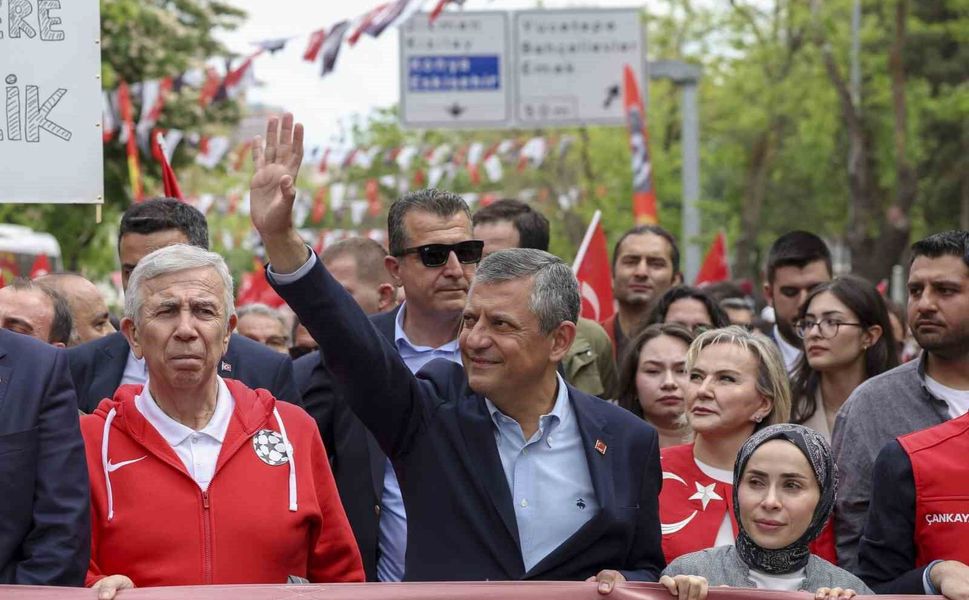 CHP Genel Başkanı Özel: 'Gençler Cumhuriyet'e ve Cumhuriyet'in kazanımlarına sahip çıkmaya kararlı'