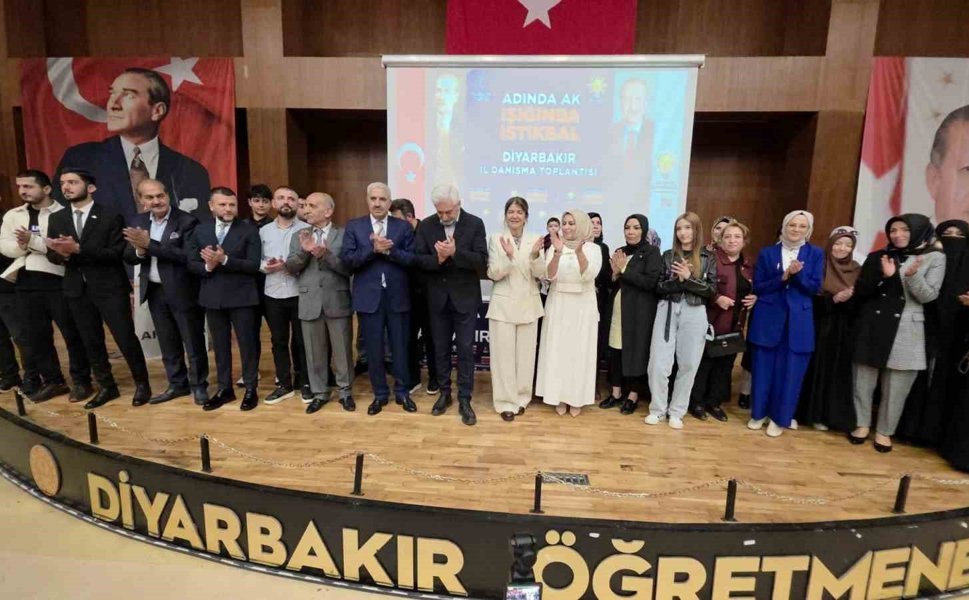 CHP ve YRP'den ayrılan 100 kişi AK Parti'ye katıldı