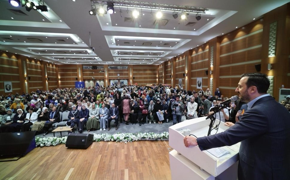 Cumhurbaşkanı Erdoğan, AK Parti İstanbul İl Kadın Kolları Danışma Meclisi'ne telefonla bağlandı