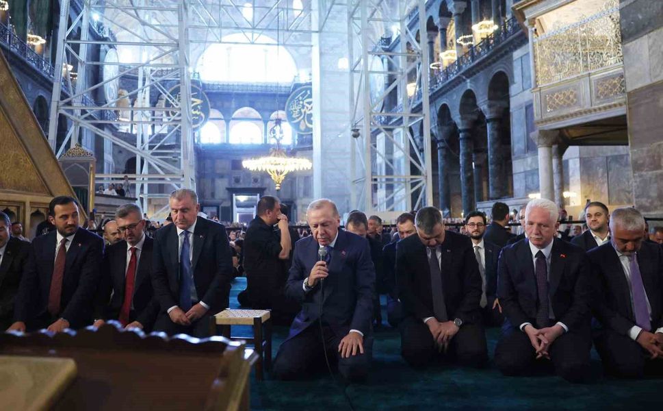 Cumhurbaşkanı Erdoğan, cuma namazını Ayasofya Camii'nde kıldı, Kur'an-ı Kerim okudu