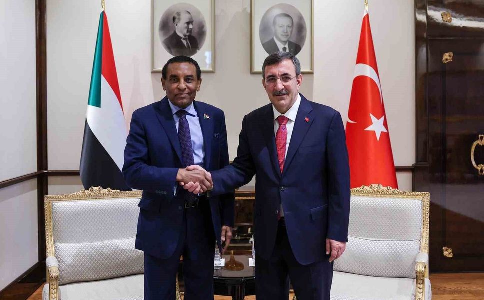 Cumhurbaşkanı Yardımcısı Yılmaz, Sudan Başbakanı İdris ile görüştü