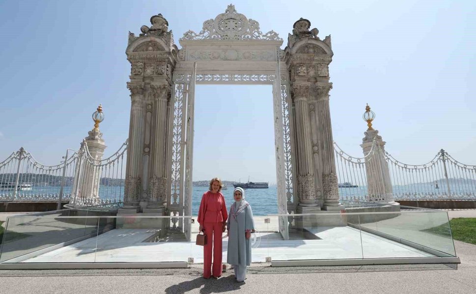 Emine Erdoğan, Belçika Kraliçesi Mathilde ile bir araya geldi
