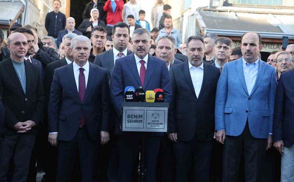 İçişleri Bakanı Çiftçi bayram namazını Konya'da kıldı