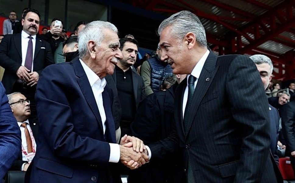 Mardin'de Vali Akkoyun ve Ahmet Türk, Play-Off maçında buluştu