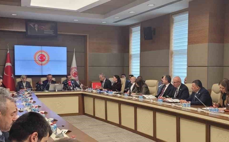 Okul saldırılarını araştırmak için kurulan komisyon çalışma takvimini görüşmek üzere toplandı
