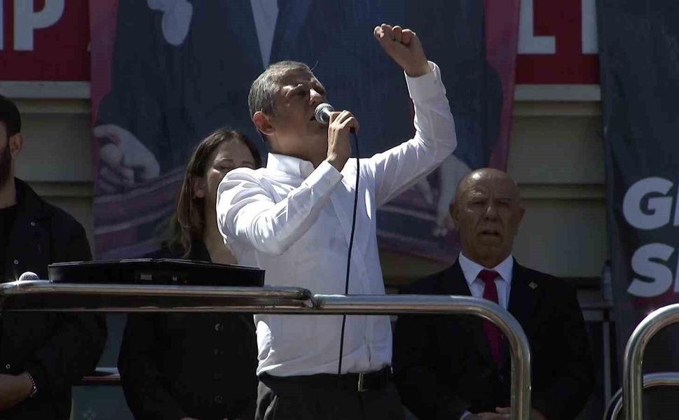 Özgür Özel: 'Derhal kurultay yapılmalıdır, hangi delegeyle istiyorsanız derhal bir kurultay yapın'