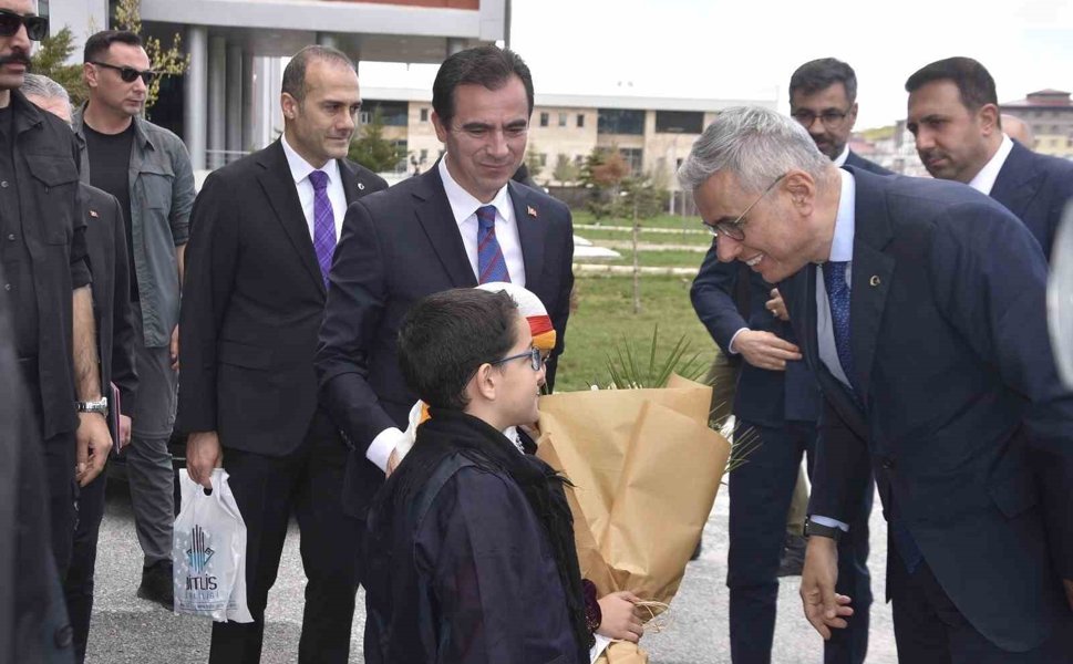 Sağlık Bakanı Memişoğlu: 'Bitlis'ten başka ile hasta gitmesini engelleyecek şekilde bütün planlamalarımızı yapacağız'