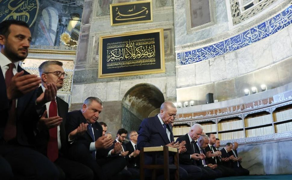 Cumhurbaşkanı Erdoğan, cuma namazını Ayasofya Camii’nde kıldı, Kur’an-ı Kerim okudu