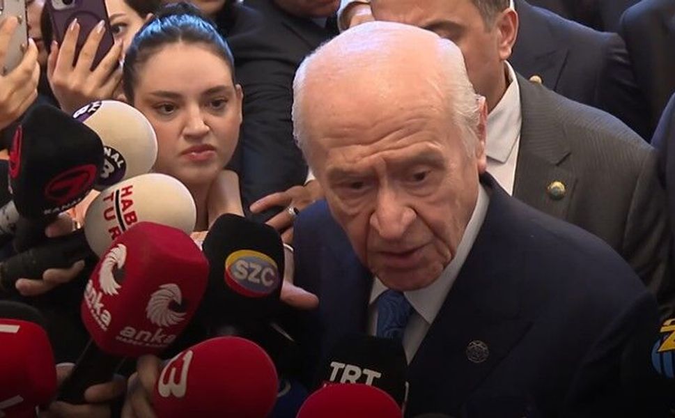 Bahçeli: "Seçimlerin zamanında yapılmasıyla Cumhurbaşkanımızın danışmanının verdiği tarih arasında saat farkı da yok
