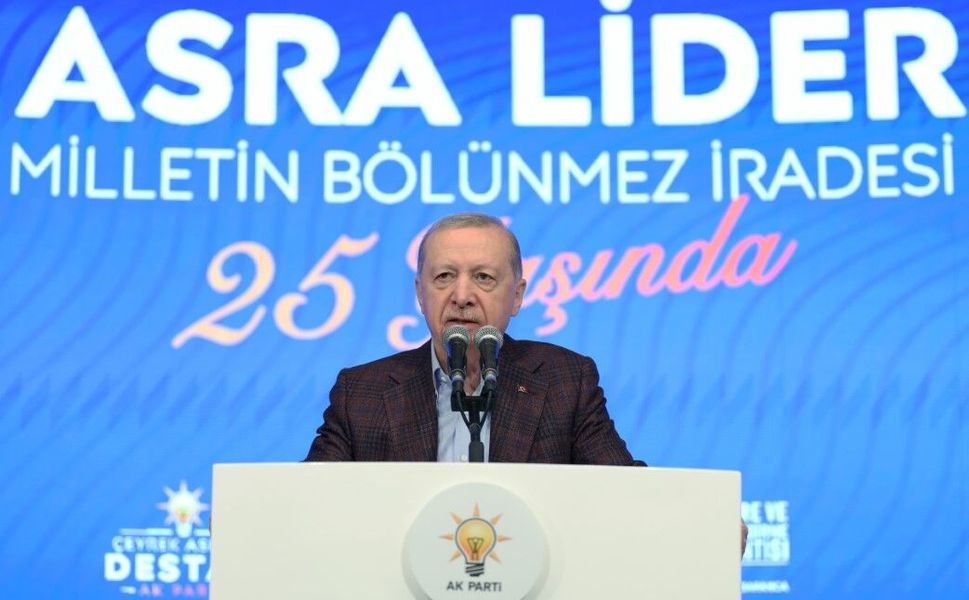 Cumhurbaşkanı Erdoğan: "Cahil, geri kafalı bazı fosiller çıkıyor, başörtüsüne, başörtülüye kin kusuyor"