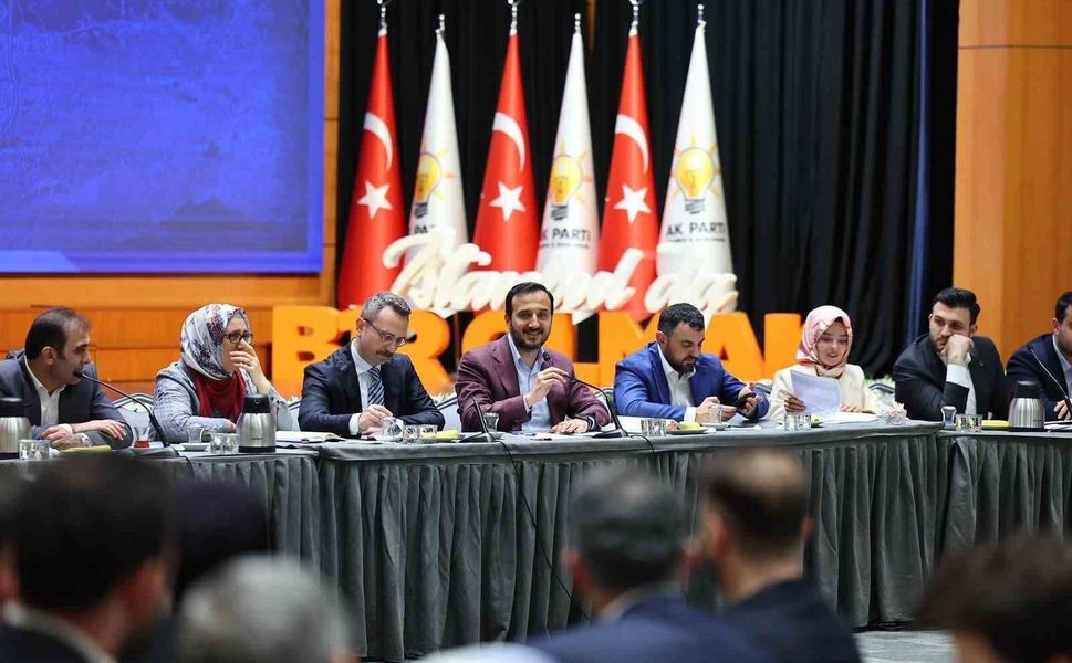 AK Parti İstanbul'dan 39 ilçede üye buluşması: 5 ayda 50 bin yeni üye